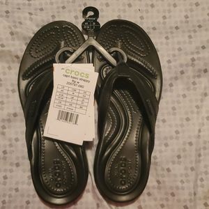 Crocs Capri flip flops
